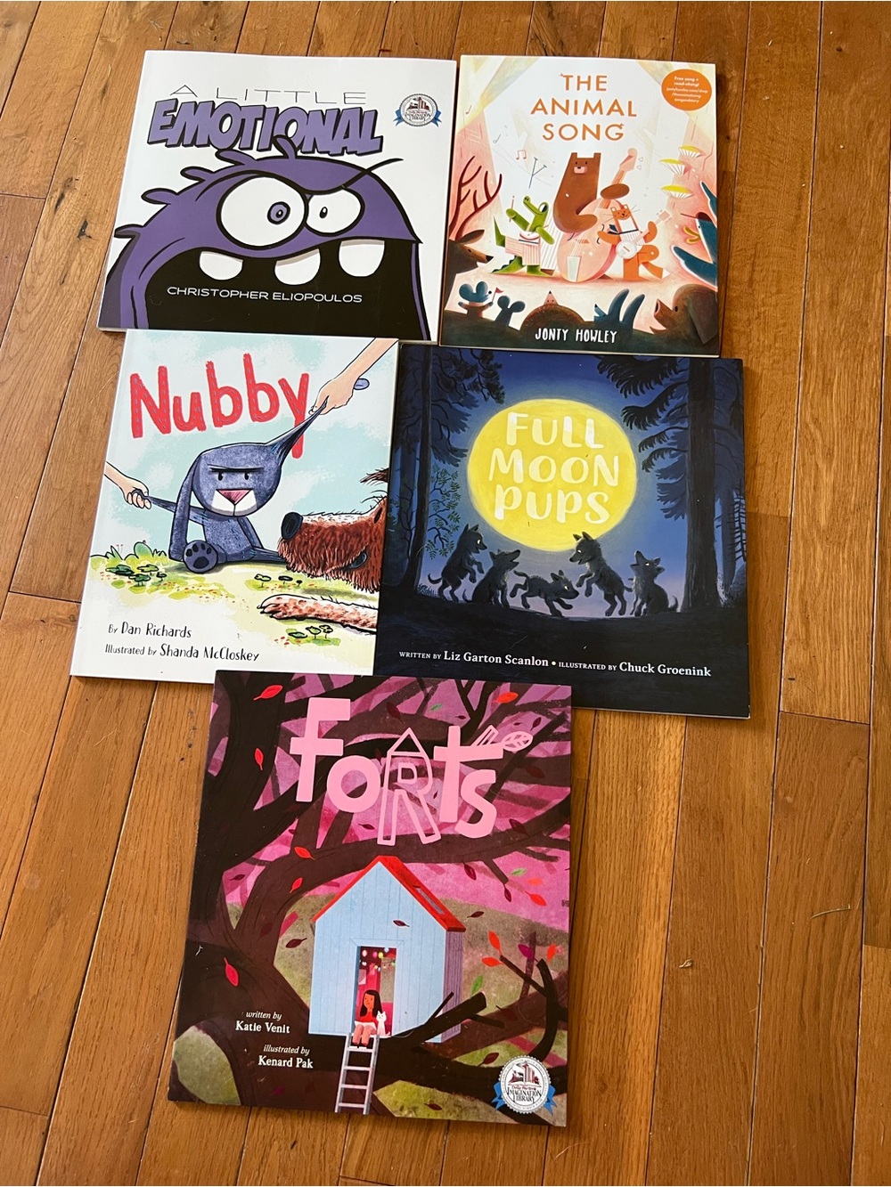 5 Dolly Parton Imagination Library books. Like new